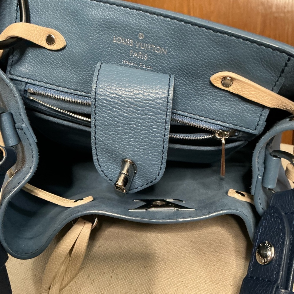 Louis Vuitton Lockme Bucket Bag - Picture 8 of 16